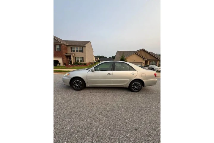 $3800 : 2005 Camry LE image 5