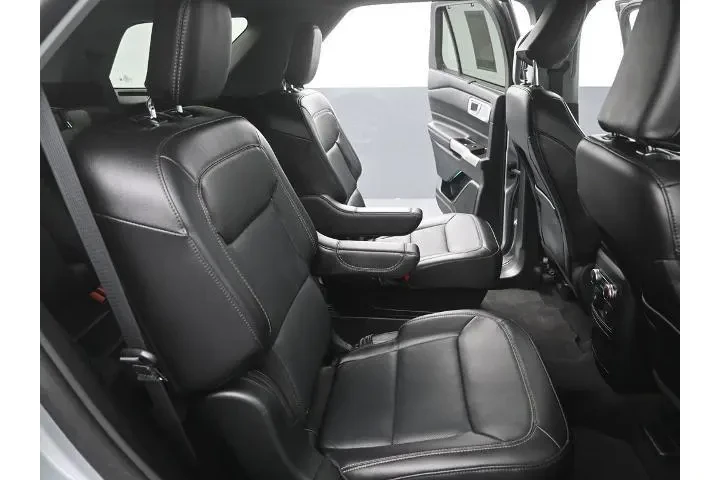 $29995 : Ford Explorer 2024 Limited 4 image 10