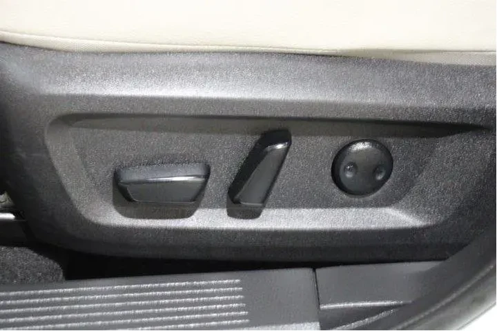 $37998 : Nissan Rogue 2025 AWD SL 4dr image 4