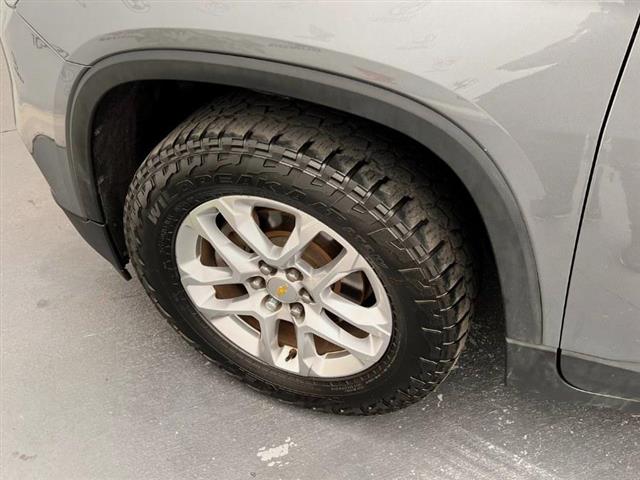 $20995 : Used 2020 Traverse FWD 4dr LS image 9