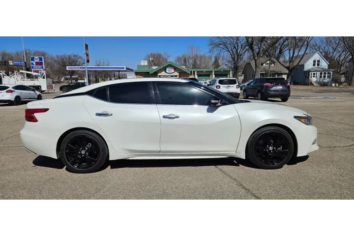$15490 : 2018 Maxima Platinum image 5