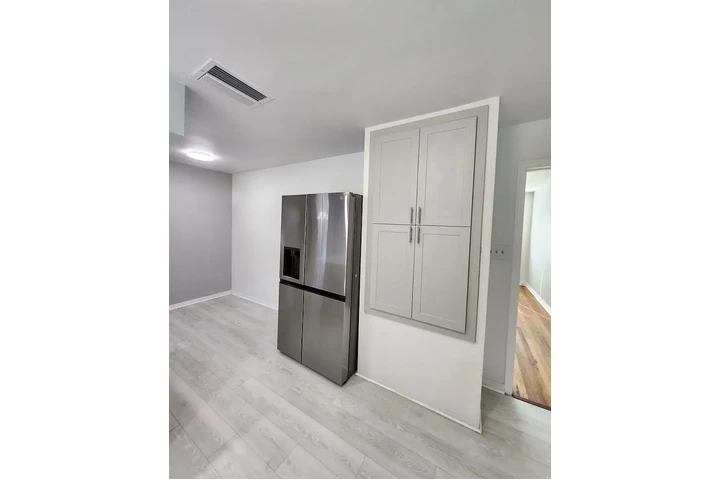 $1000 : Newly renovated Home image 3