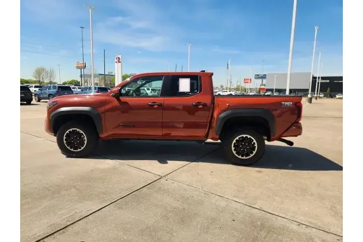 $39746 : Toyota Tacoma 2025 4x4 SR5 4 image 4