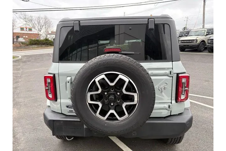 $39995 : Ford Bronco 2022 4x4 Base 4d image 4