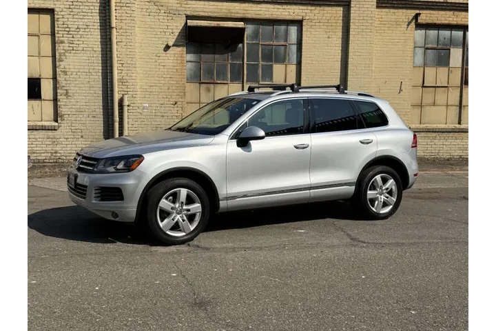 $12988 : 2012 Touareg VR6 Sport image 4