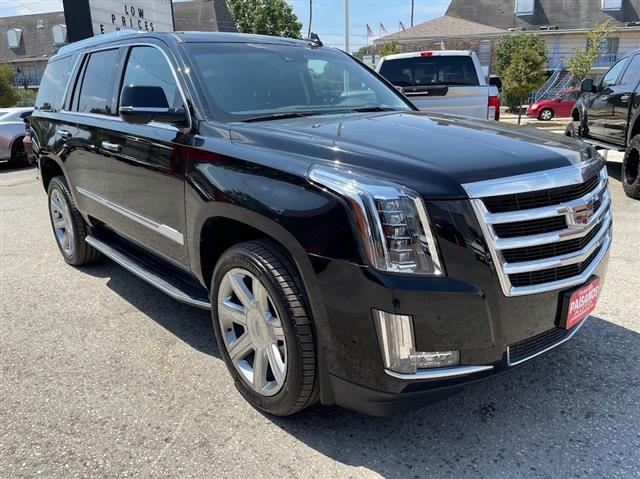 2017 Escalade 4WD 4dr Luxury image 3