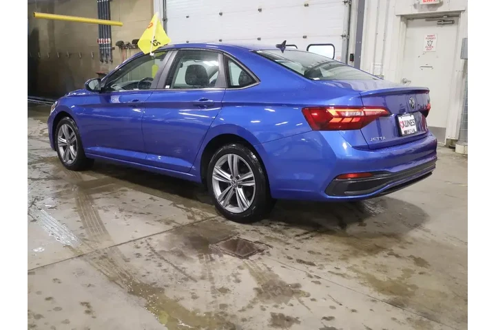 $17777 : Volkswagen Jetta 2024 SE 4dr image 7