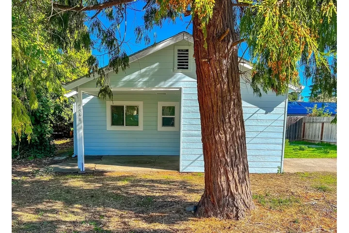$1150 : Charming one-bedroom image 8