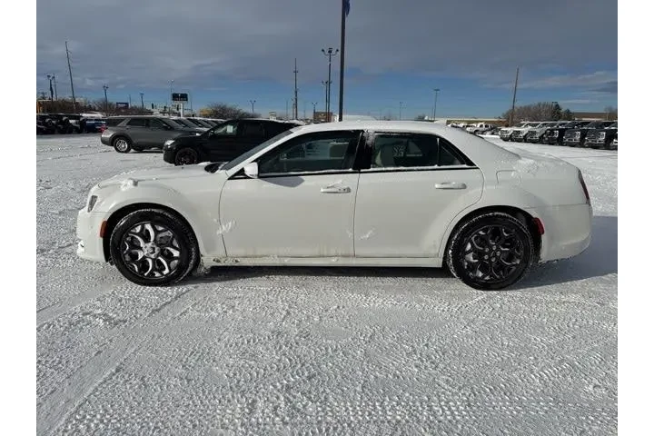 $32000 : Chrysler 300 2023 AWD Tourin image 5