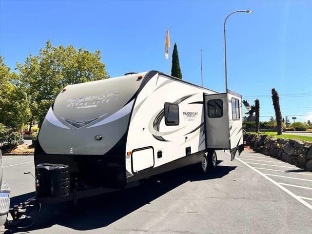 $17900 : 2017 Keystone RV Passport 245 image 4