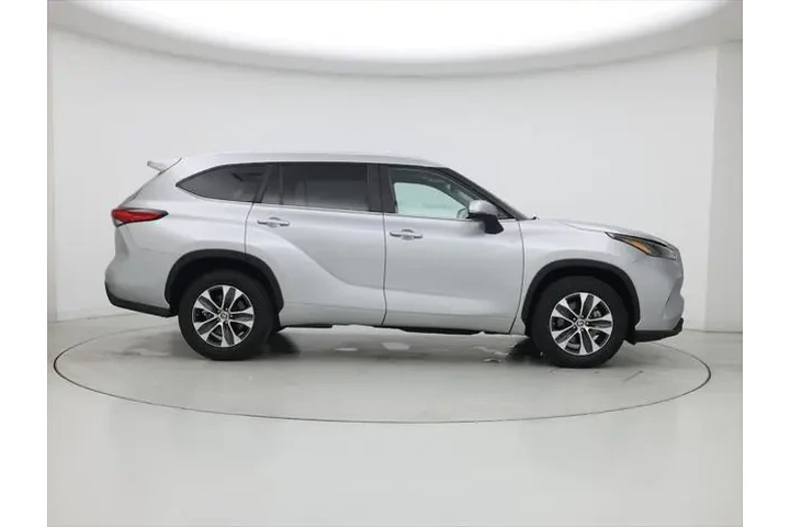 $38998 : Toyota Highlander 2023 XLE 4 image 7