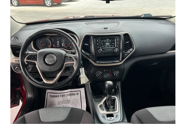 2015 Cherokee Sport FWD image 9