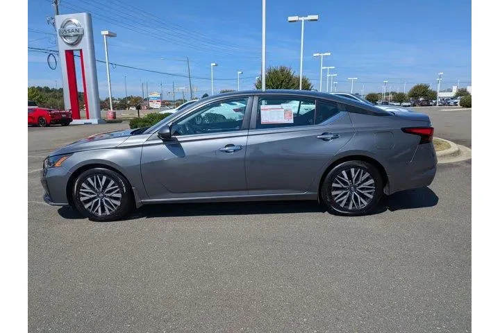 $21293 : Nissan Altima 2023 2.5 SV 4d image 9