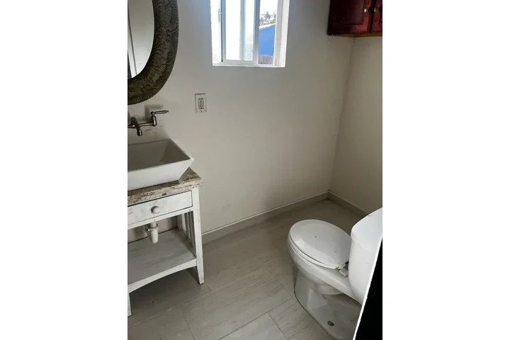 $1550 : Anaheim - 3 bed 2 Bath image 9