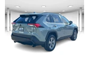 $22520 : Toyota RAV4 2022 XLE 4dr SUV thumbnail