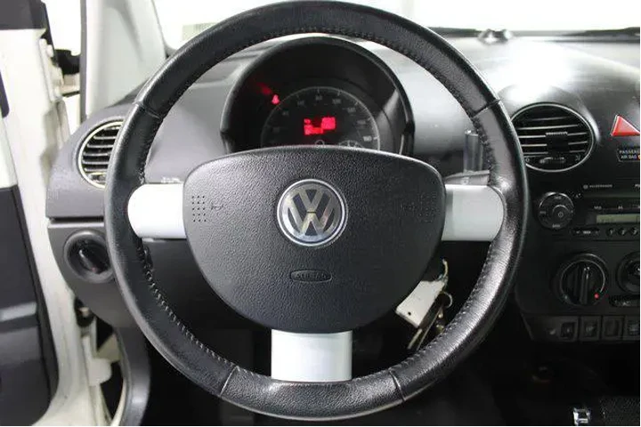 $11910 : Volkswagen New Beetle Conver image 9