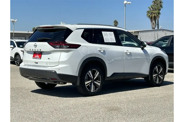 $33133 : Nissan Rogue 2025 SL 4dr Cro image 4
