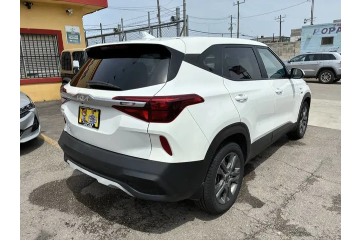 $16995 : 2023 Seltos LX image 9