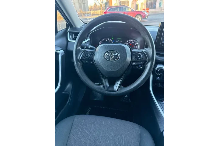 $16995 : 2019 RAV4 XLE image 8