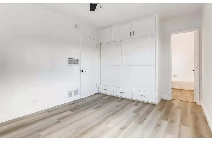 $1570 : 1 Bed 1 Bath Apt in Mid City image 7