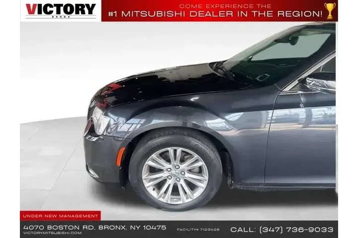 $11795 : Chrysler 300 2017 C 4dr Seda image 8