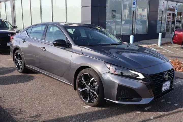 $22162 : Nissan Altima 2024 2.5 SR 4d image 1