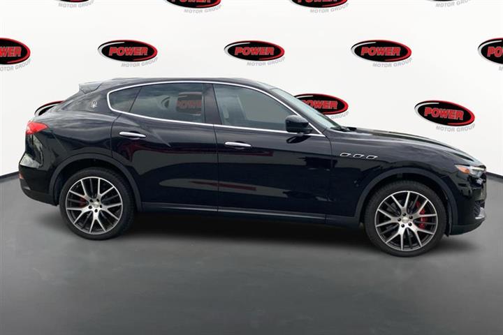 $25995 : Used 2017 Levante S 3.0L for image 3