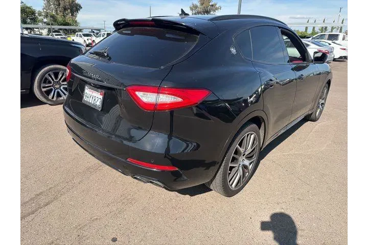 $18500 : Maserati Levante 2017 AWD 4d image 4