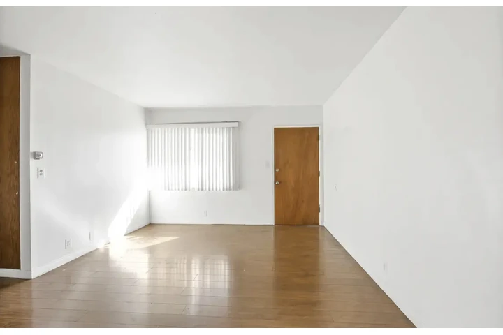 $1300 : Beautiful space image 4