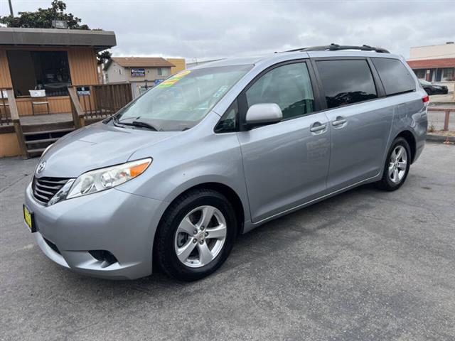 $13999 : 2011 Sienna LE 8-Passenger image 3