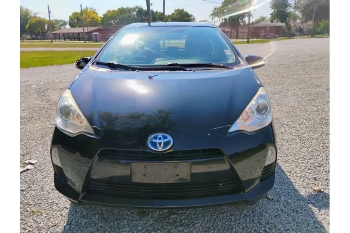 $7995 : 2014 Prius c Three image 3