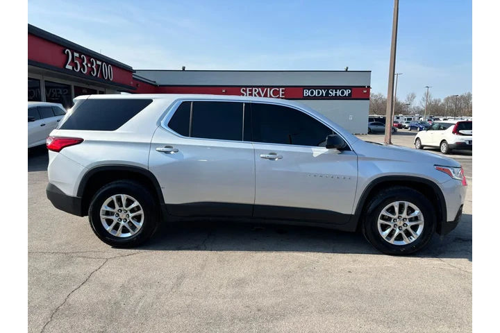 2021 Traverse AWD 4dr LS w/1LS image 1