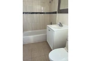 $1150 : Se Renta Cuarto con Baño thumbnail