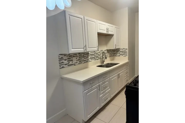 $800 : Busco compañera de cuarto image 1