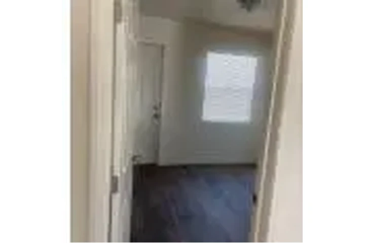 $1800 : APTO REMODELADO EN CHINO image 3