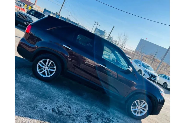 $7500 : 2014 Sorento LX image 5