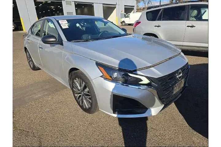 $21995 : Nissan Altima 2024 2.5 SV 4d image 2