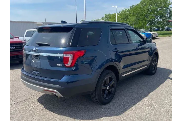 $15886 : Ford Explorer 2017 AWD XLT 4 image 3