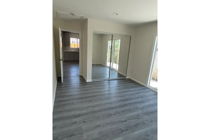 $1470 : Bell Gardens Renta Ready!! image 8