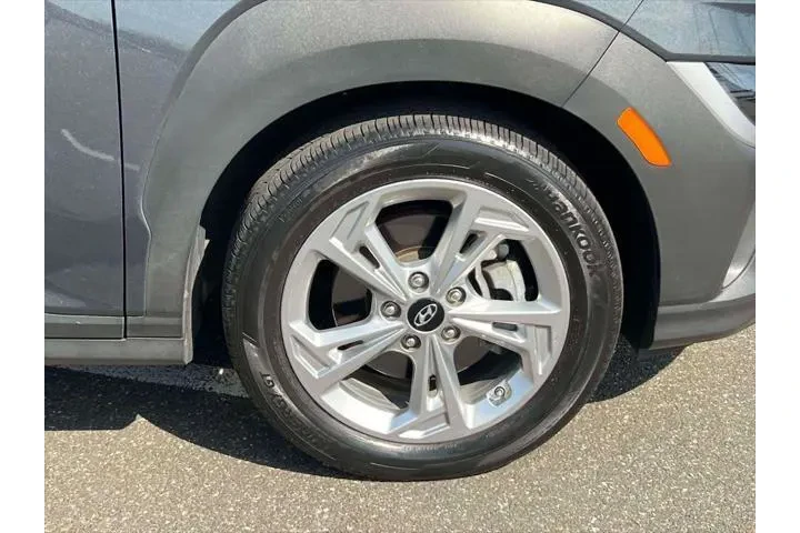 $17937 : Hyundai KONA 2022 AWD SEL 4d image 9