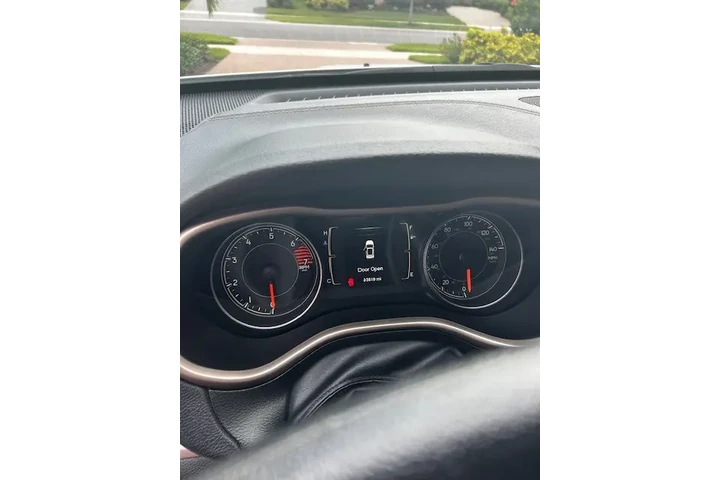 $6000 : 2016 Cherokee SPORT image 3