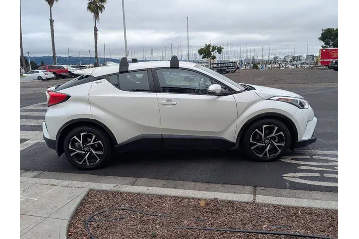 $15988 : 2018 C-HR XLE Premium image 5