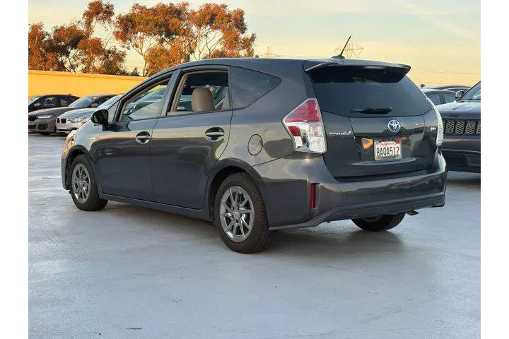 $15080 : Toyota Prius v 2017 Four 4dr image 7