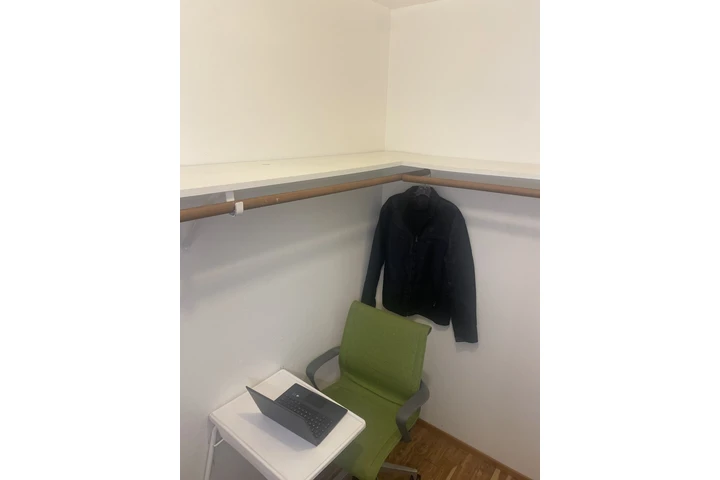 $1400 : Cuarto espacioso image 2