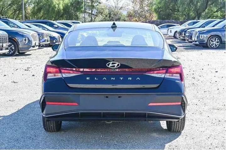 $23000 : Hyundai ELANTRA 2026 SE 4dr image 6