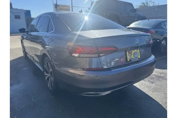 $16995 : 2021 Passat SE image 6