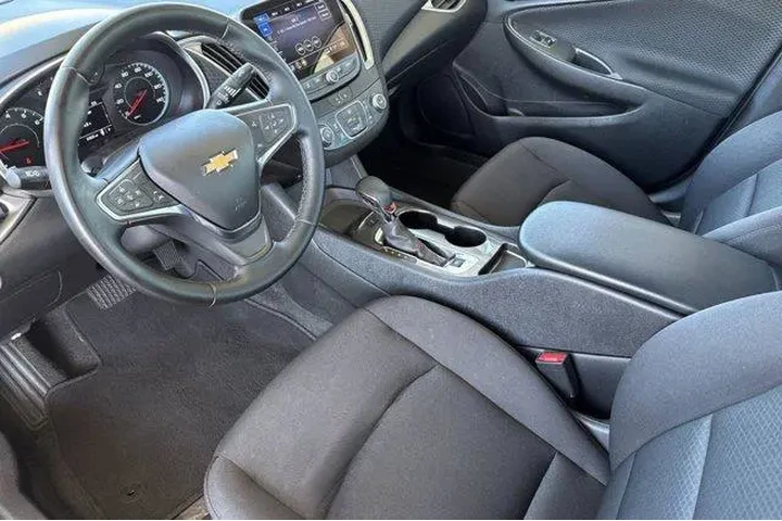 $21354 : Chevrolet Malibu 2025 RS 4dr image 5