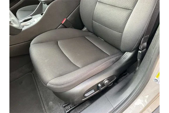 $21798 : Chevrolet Malibu 2025 LT 4dr image 10