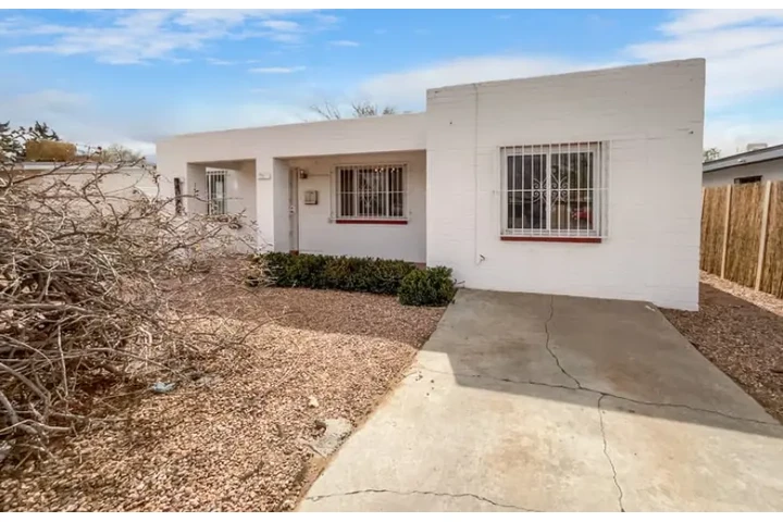 $900 : 2 bedroom 1 bathroom house ren image 8