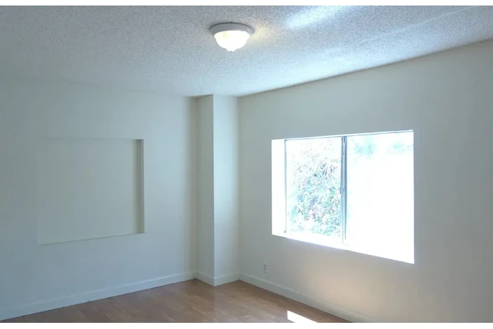 $1950 : 2 bedroom Apt in James wood image 5